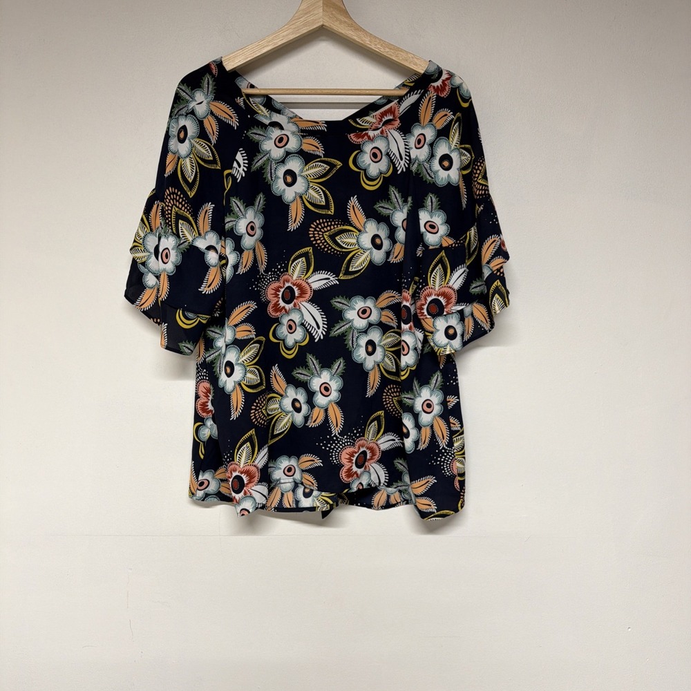 Loft Blouse Size L Short Sleeve Flare Sleeves Round Neck Floral Casual